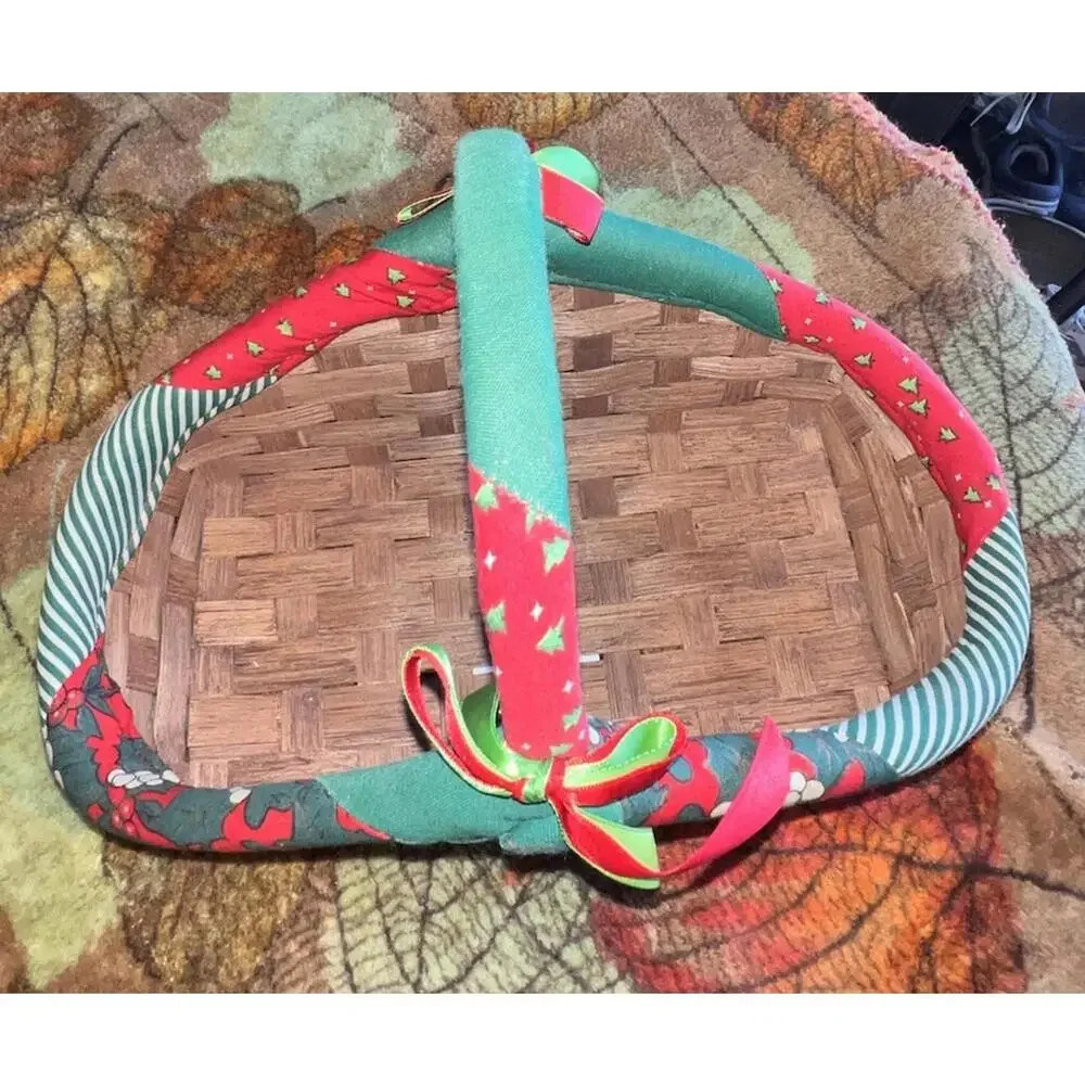 VTG 1980s Christmas Woodweave Basket Philippines Fabric Liner Padded Handle 11x6